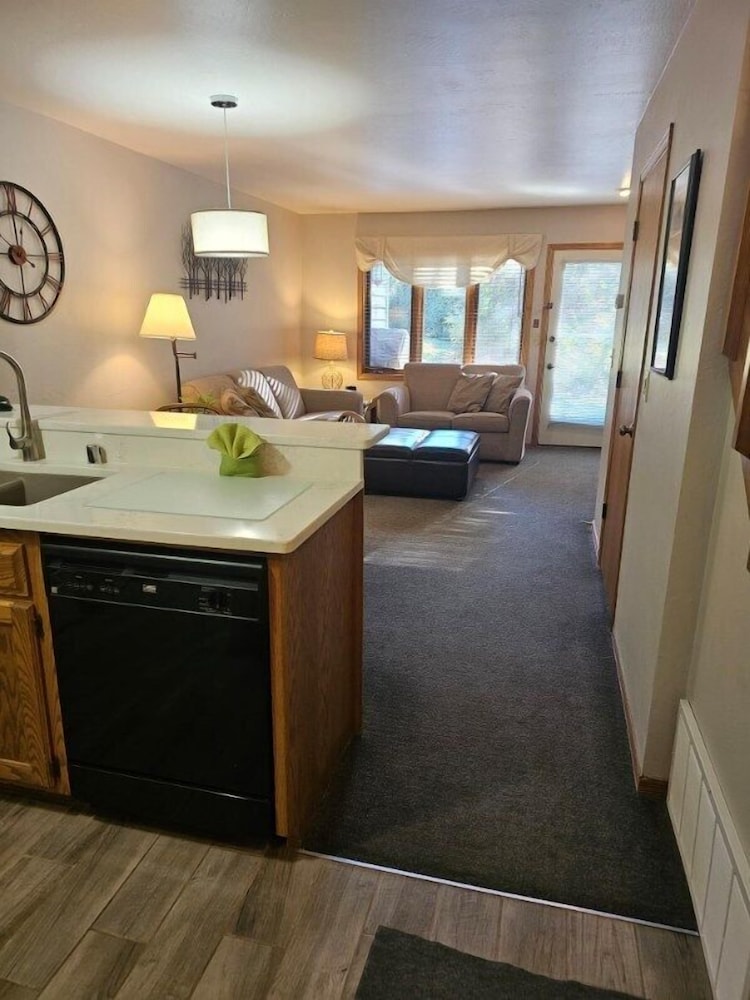 Family Condo, 2 Bedrooms (1.5 Bathrooms, Walk-in shower) photo 3