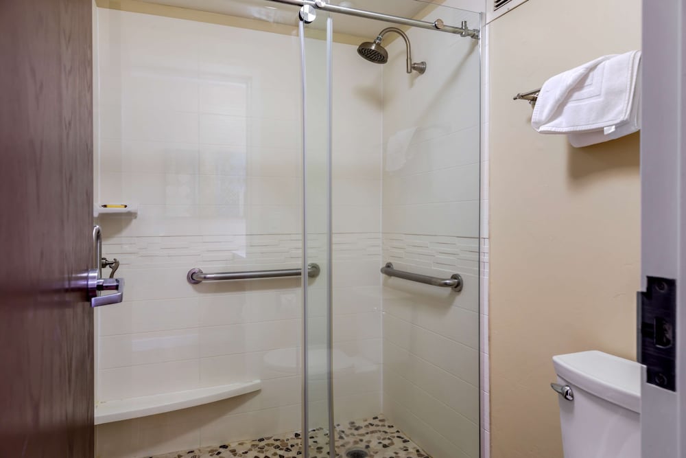 Standard Room, 1 King Bed, Refrigerator & Microwave, Mountain View - Photo 11