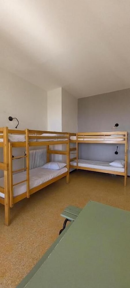 Quadruple Room - Shared Bathroom - Photo 1