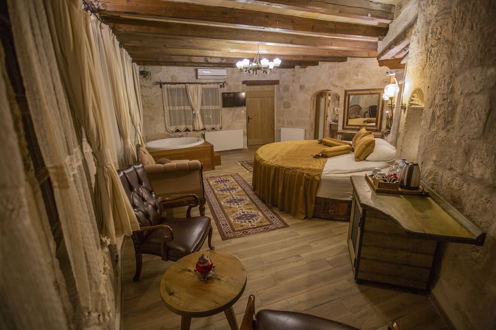 Honeymoon Room photo 3