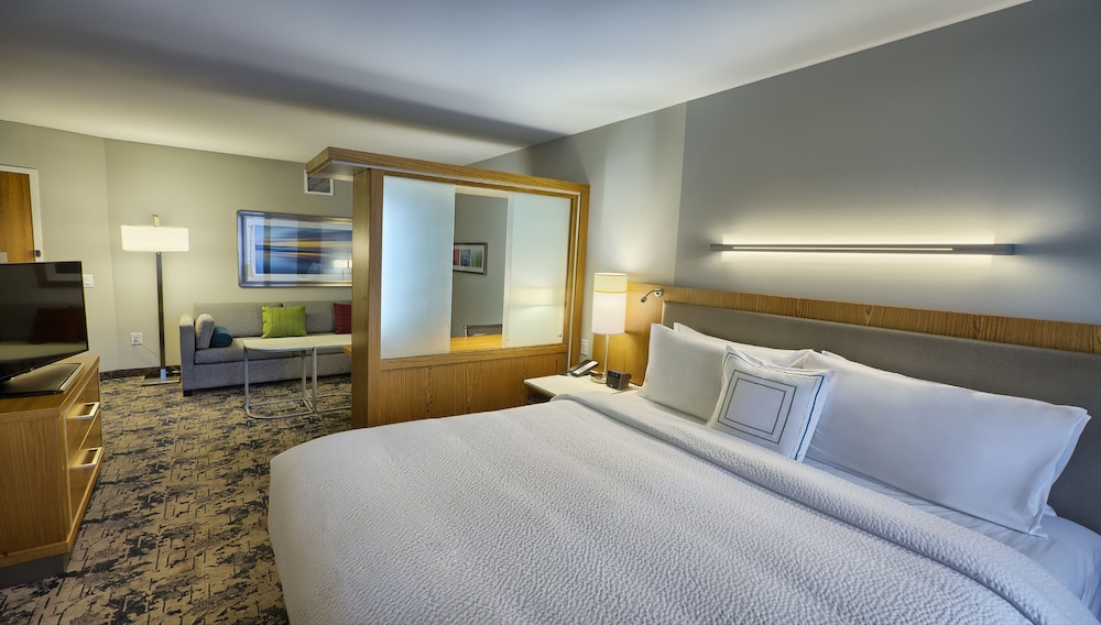 Suite, Multiple Beds (Mobility Accessible, Roll-In Shower) photo 3