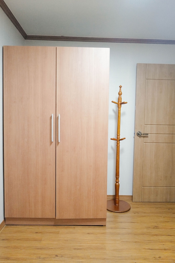 Room (Condo Type) - Photo 3