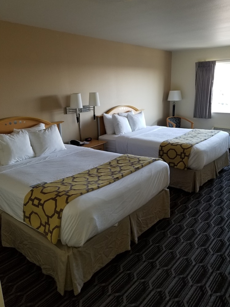 Room, 2 Queen Beds, Accessible, Non Smoking photo 1