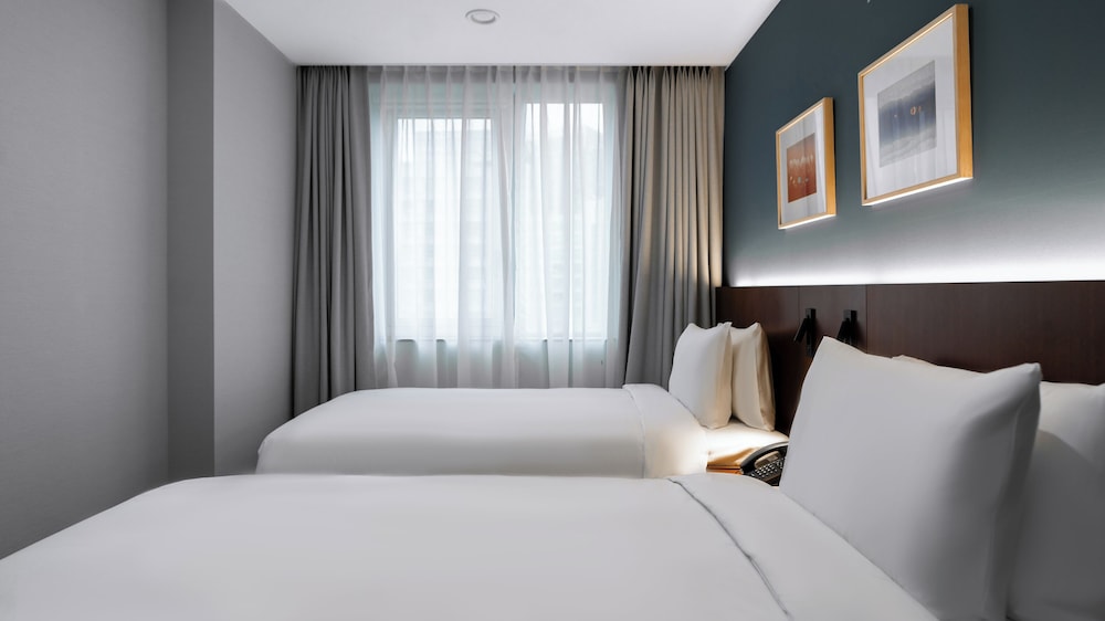Standard Twin Room - Photo 3