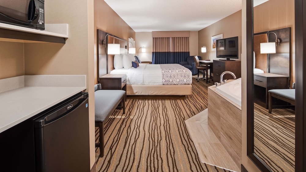 Suite, 1 King Bed with Sofa bed, Non Smoking, Jetted Tub (with Sofabed) - Photo 1