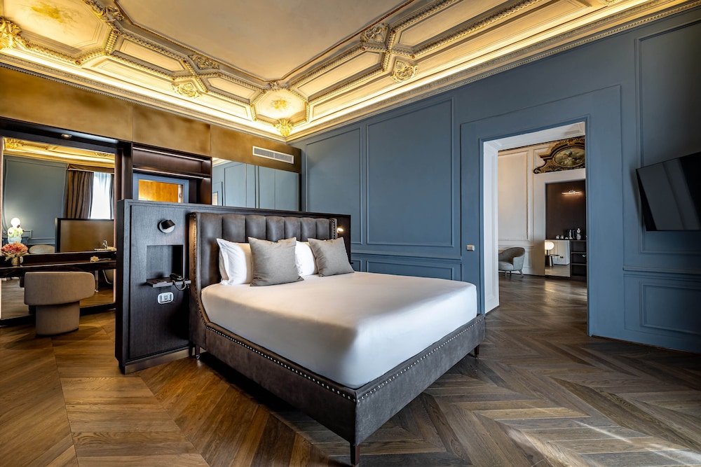 Presidential Suite, 1 Queen Bed, River View