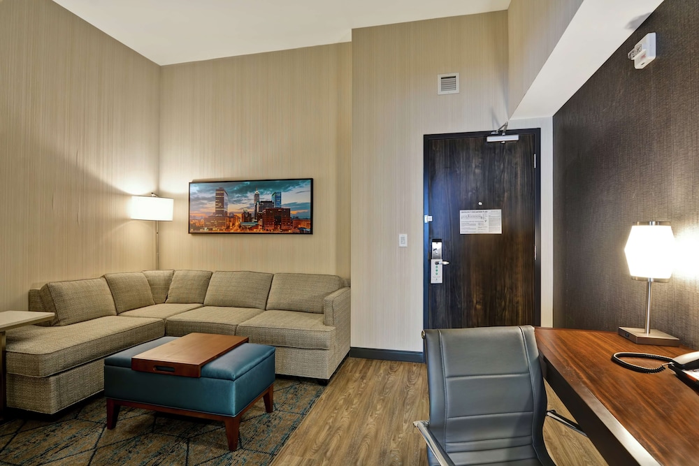 2 Room Suite, 2 Queen Beds,Accessible (Roll In Shower) - Photo 5