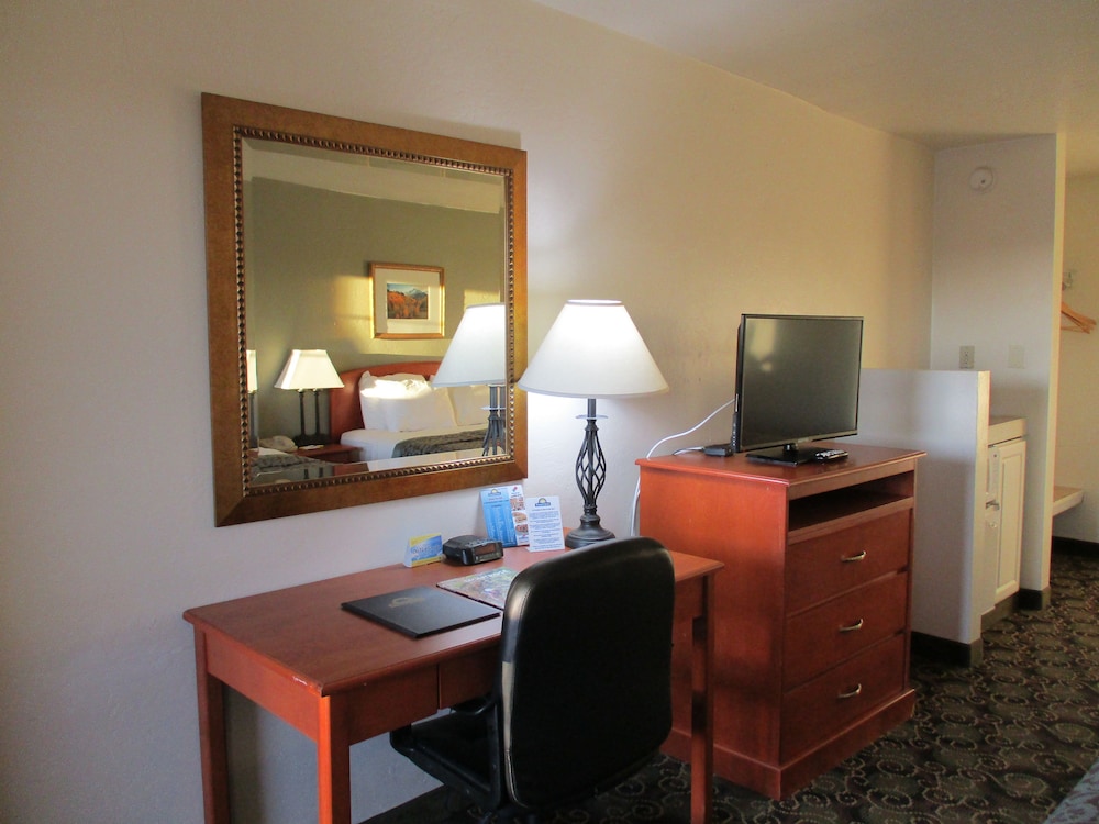 Deluxe Room, 2 Queen Beds, Non Smoking photo 3