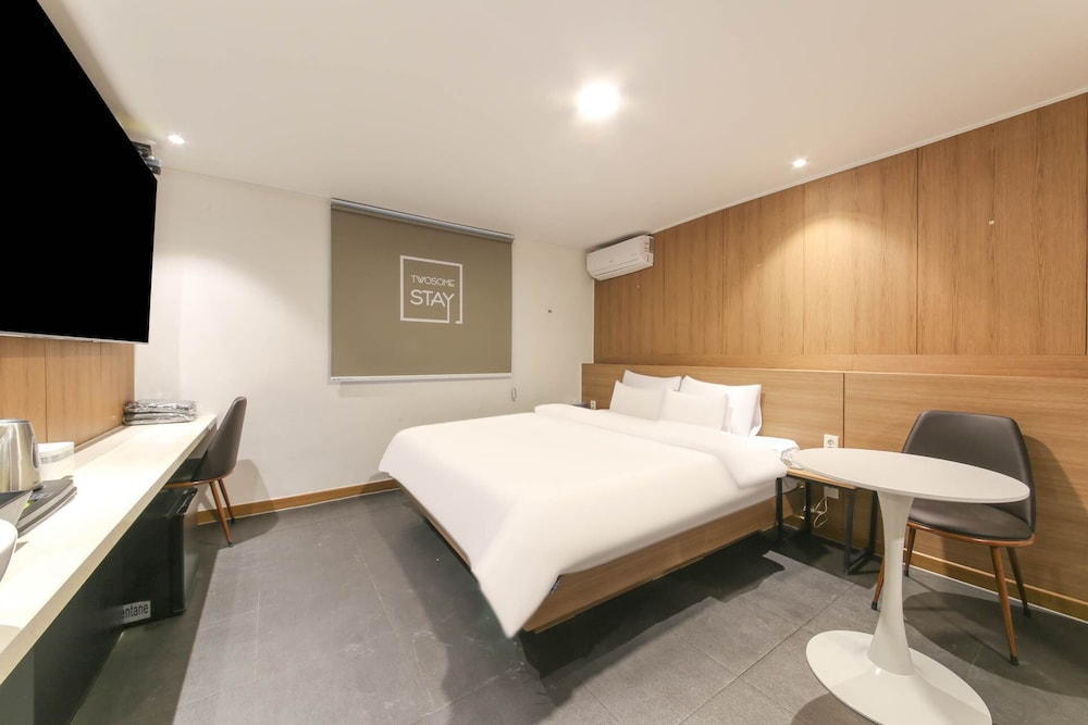 Deluxe, Non-smoking, 75 inch TV, Styler, OTT viewing available