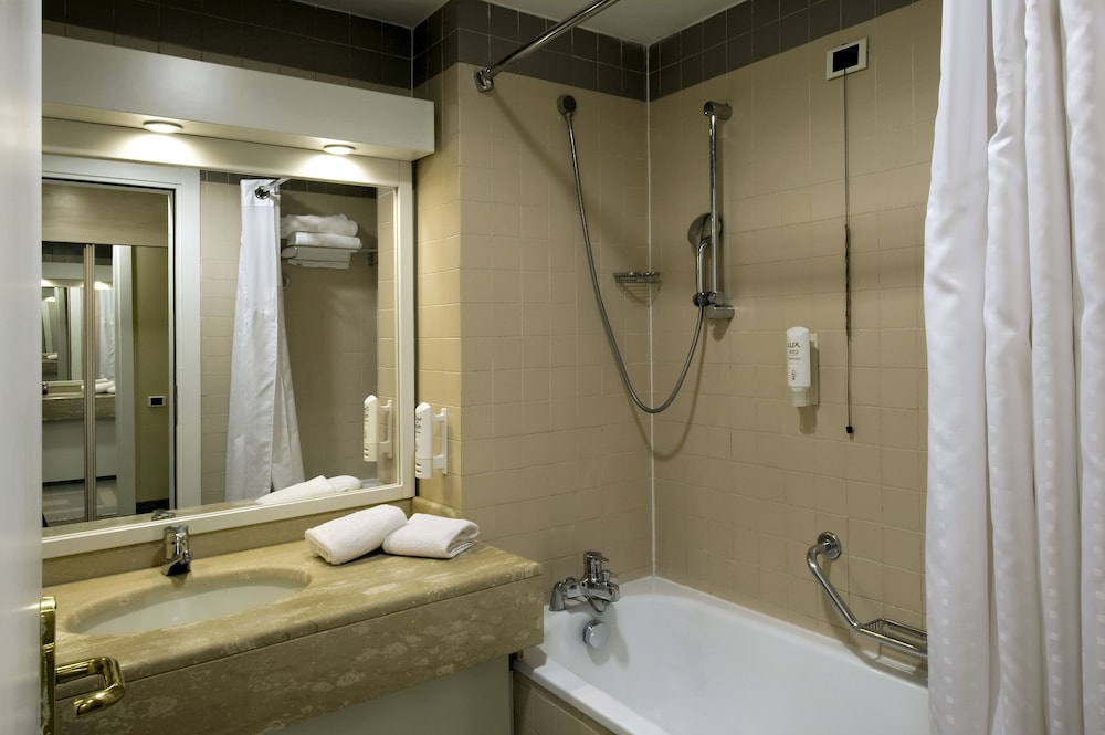 Standard Room, 1 King Bed - Photo 5