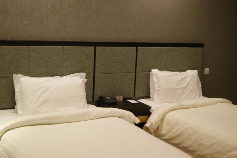Twin Room (Extreme Sassy) photo 3
