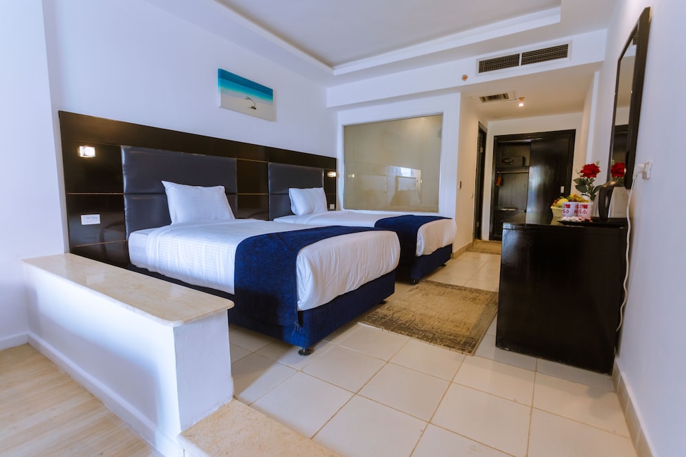 Standard Room with Pool and Garden View photo 1
