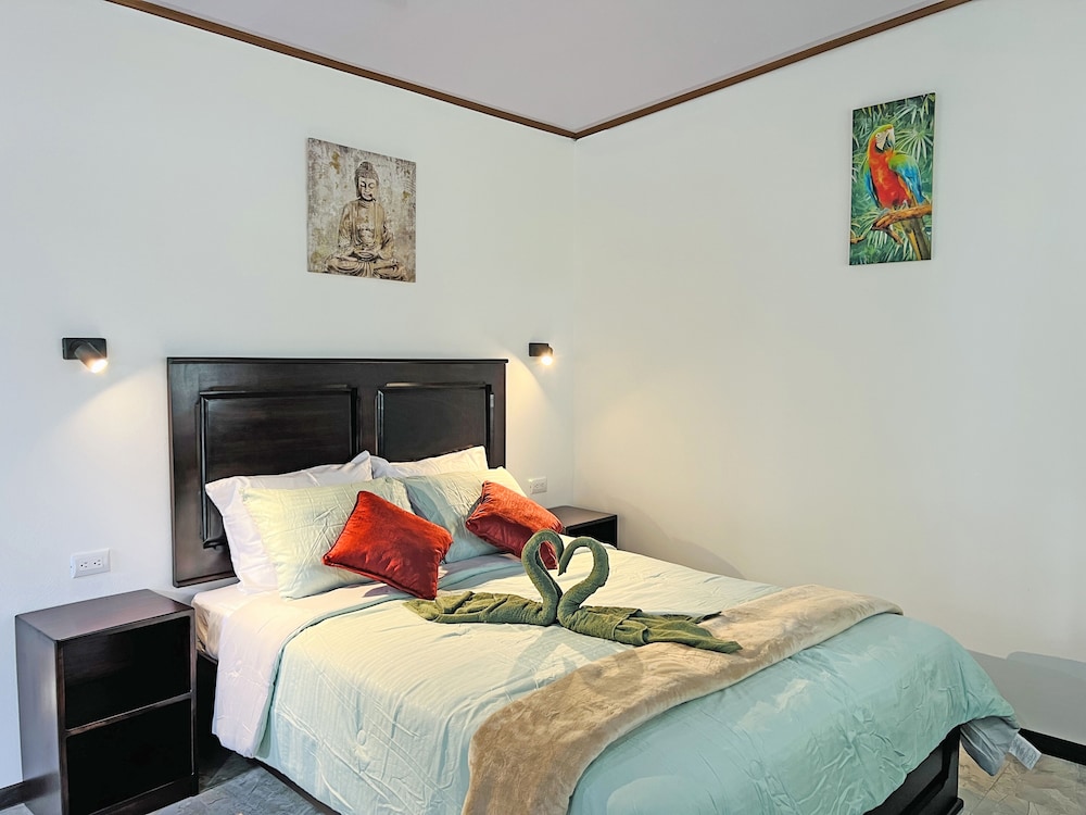 Comfort Cabin, 1 Queen Bed with Sofa bed, Kitchenette, Garden View photo 1