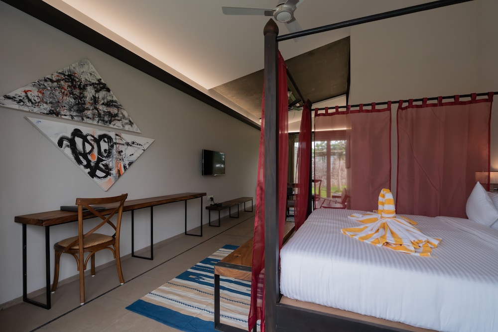 Executive Double Room, 1 Bedroom, Non Smoking, Pool Access - Photo 11