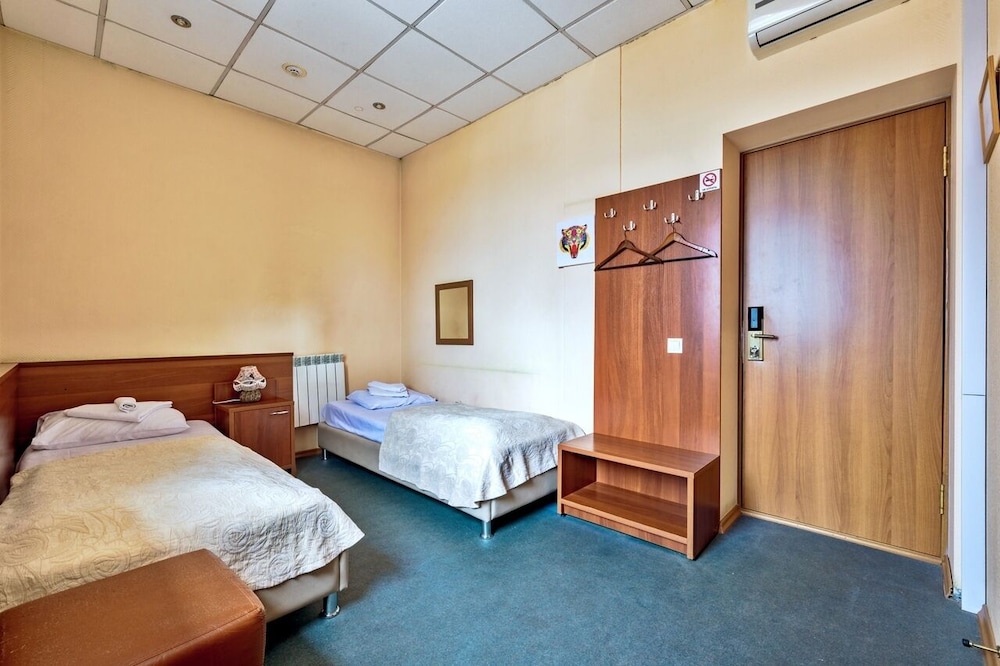 Economy Twin Room, 2 Twin Beds photo 1
