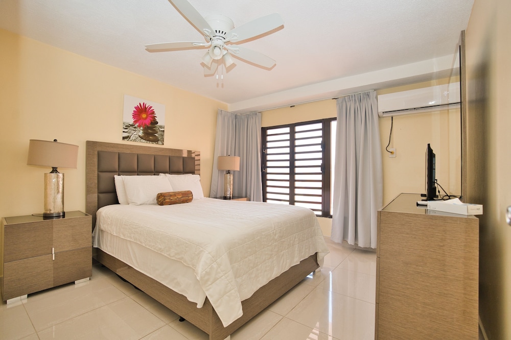 Panoramic Penthouse, 2 Bedrooms, Ocean View photo 2