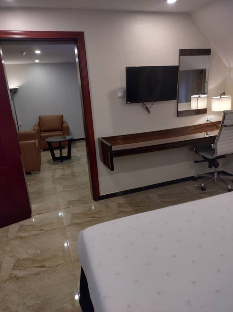 Royal Suite - Photo 2