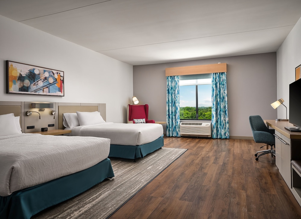 Room, 2 Queen Beds, Accessible (Hearing) - Photo 6