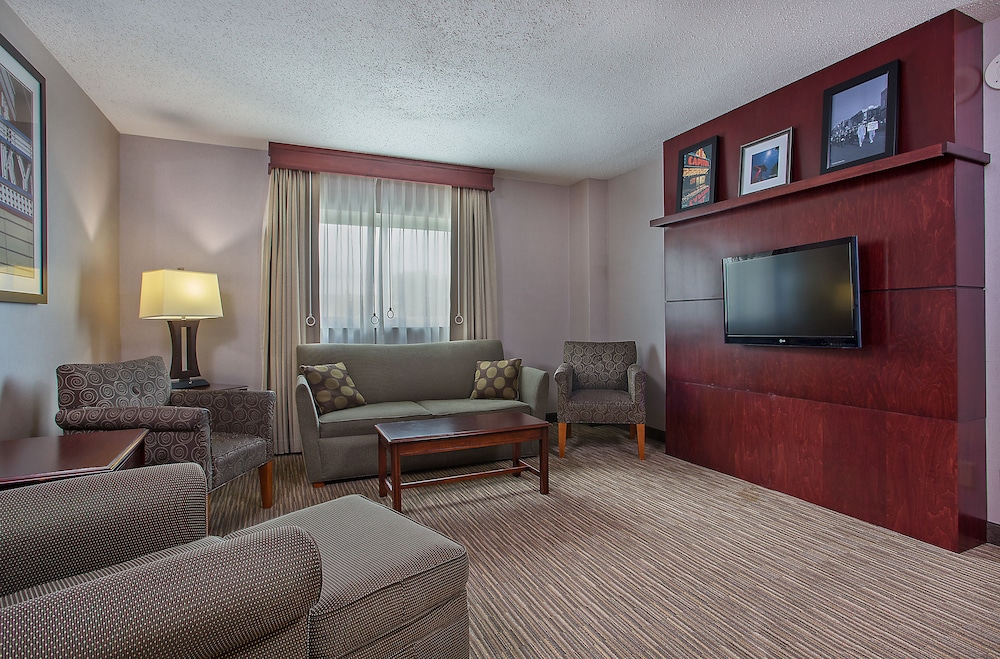 Suite, 2 Queen Beds, Mobility Accessible (Accessible Tub) photo 3