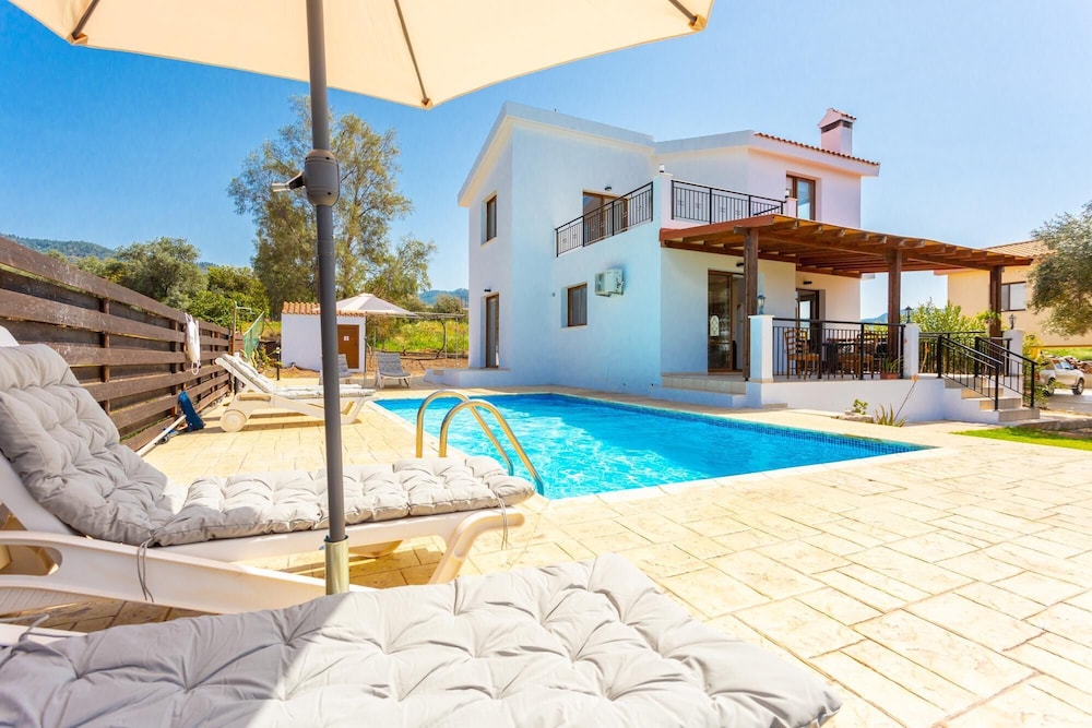 Villa photo 2