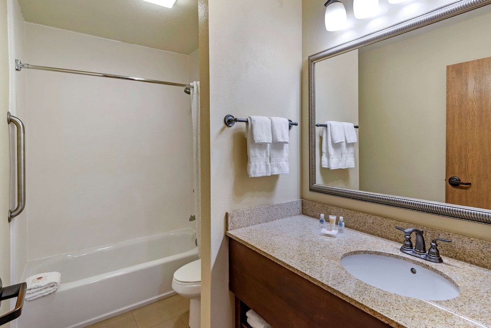 Room, Multiple Beds, Non Smoking - Photo 4