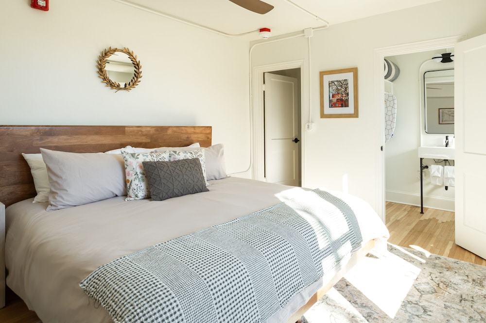 Classic Suite (Self Check-in with Virtual Front Desk) photo 2