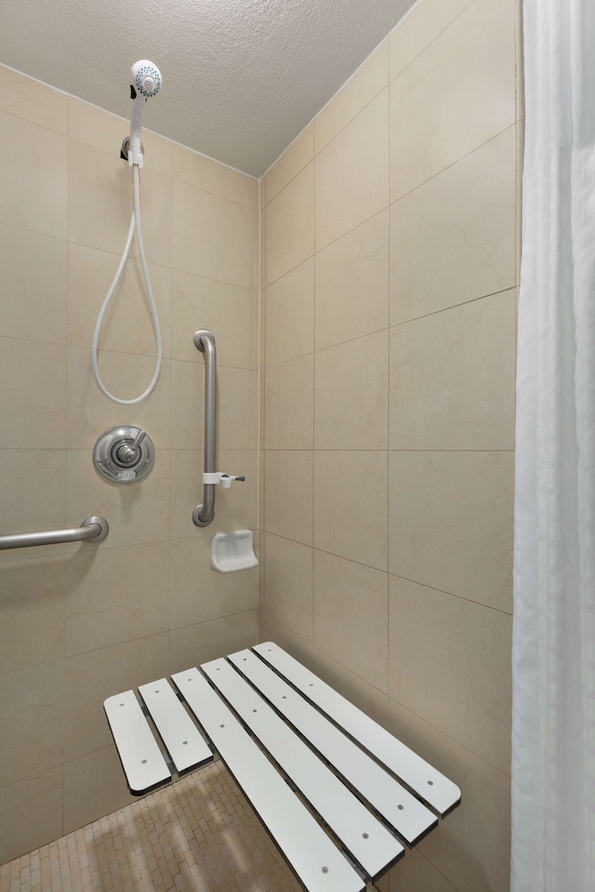 Suite, 2 Double Beds, Accessible, Bathtub (Mobility & Hearing) - Photo 7