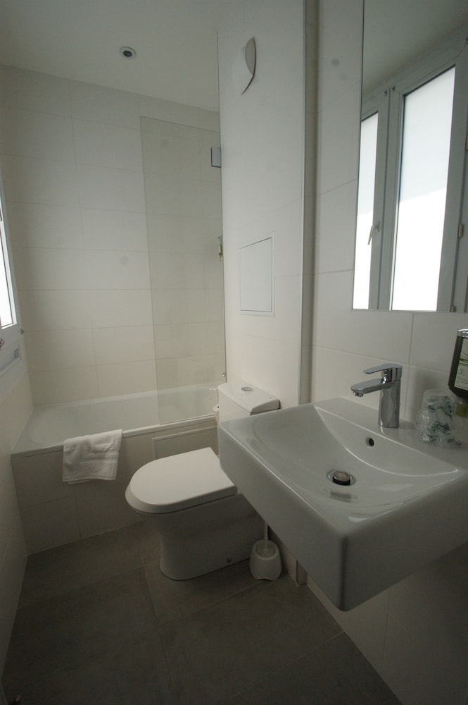 Classic Double Room - Photo 9