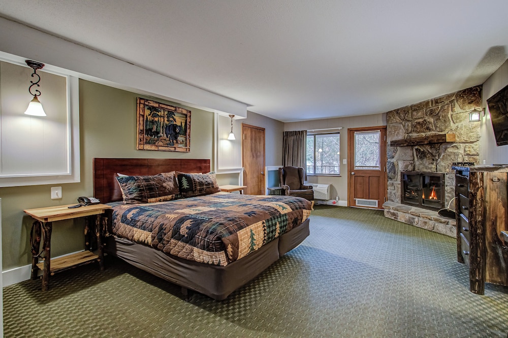 Riverside Deluxe King with Fireplace. - Photo 9