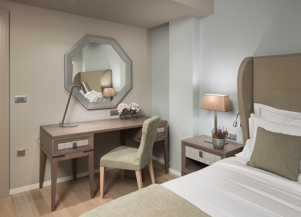 Superior Suite, 1 King Bed, Sea View
