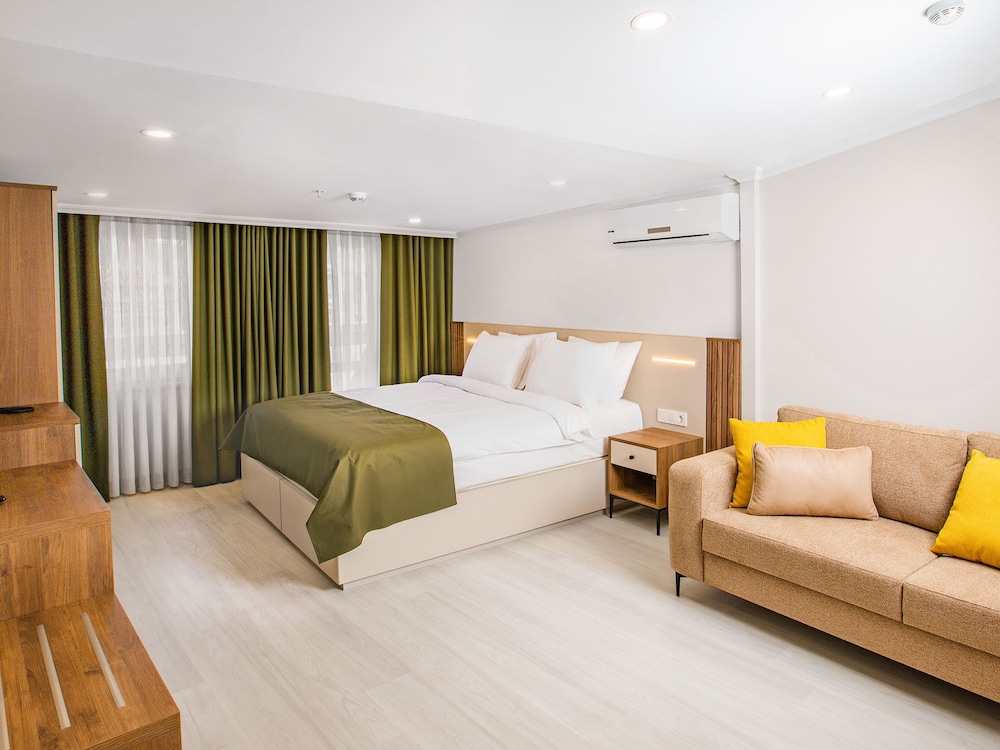 Family Quadruple Room, Balcony, City View photo 3