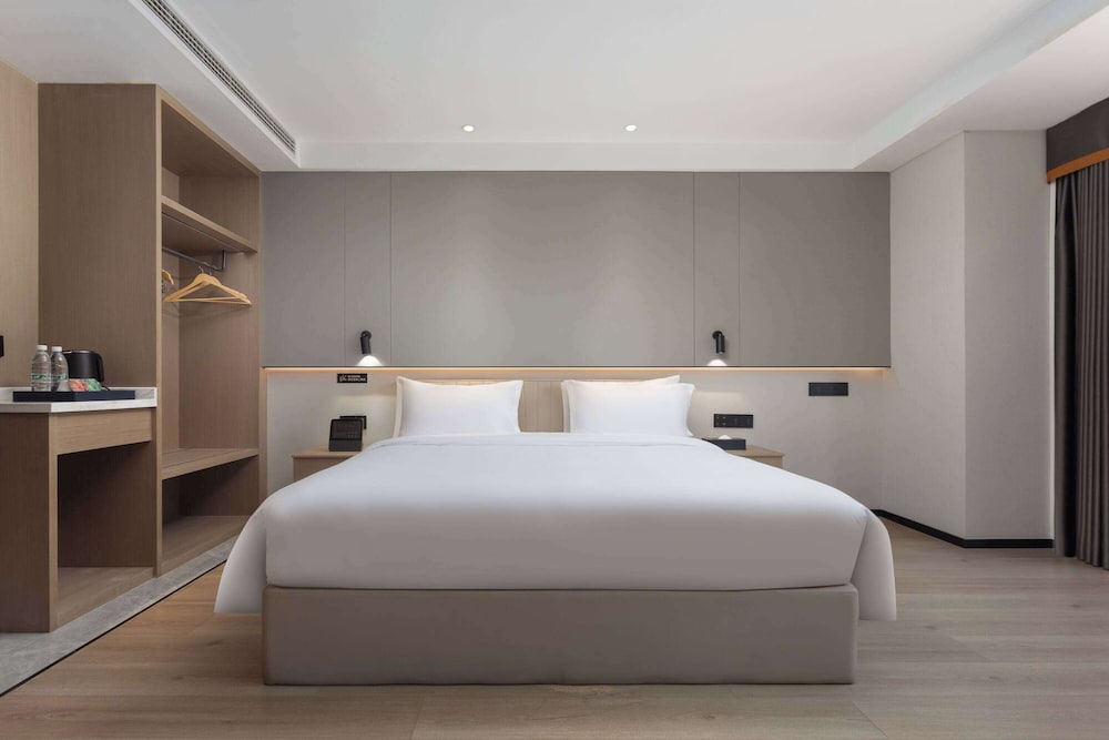 Executive Room, 1 King Bed, Smoking