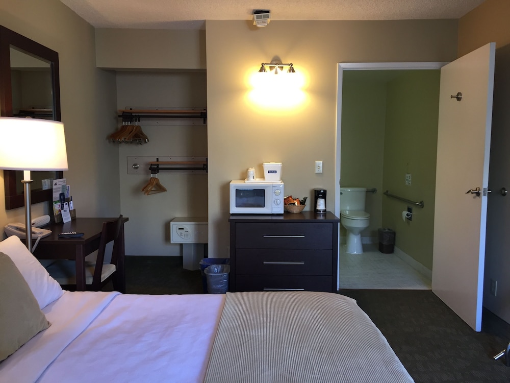 Room, 1 Queen Bed, Accessible, Non Smoking thumbnail 5