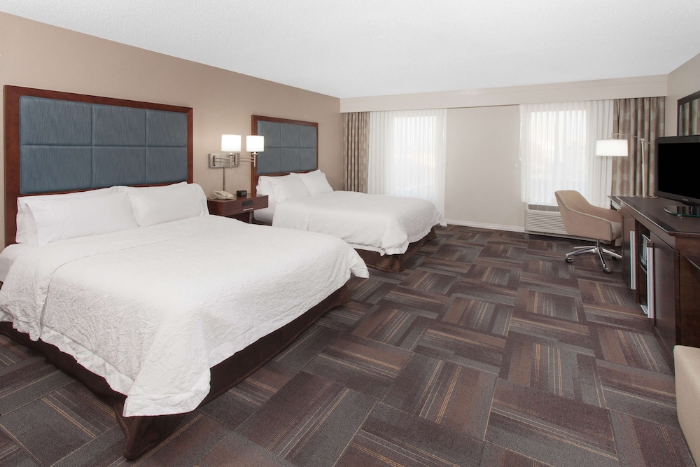 Room, 2 Queen Beds, Accessible, Bathtub