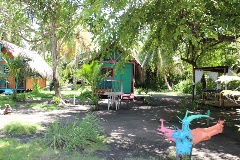 Cabin (Bungalow 5 - Green) photo 3