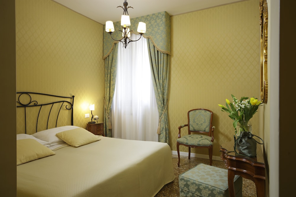 Double or Twin Room photo 2