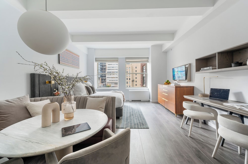 Executive Suite, 1 King Bed with Sofa bed, Kitchen