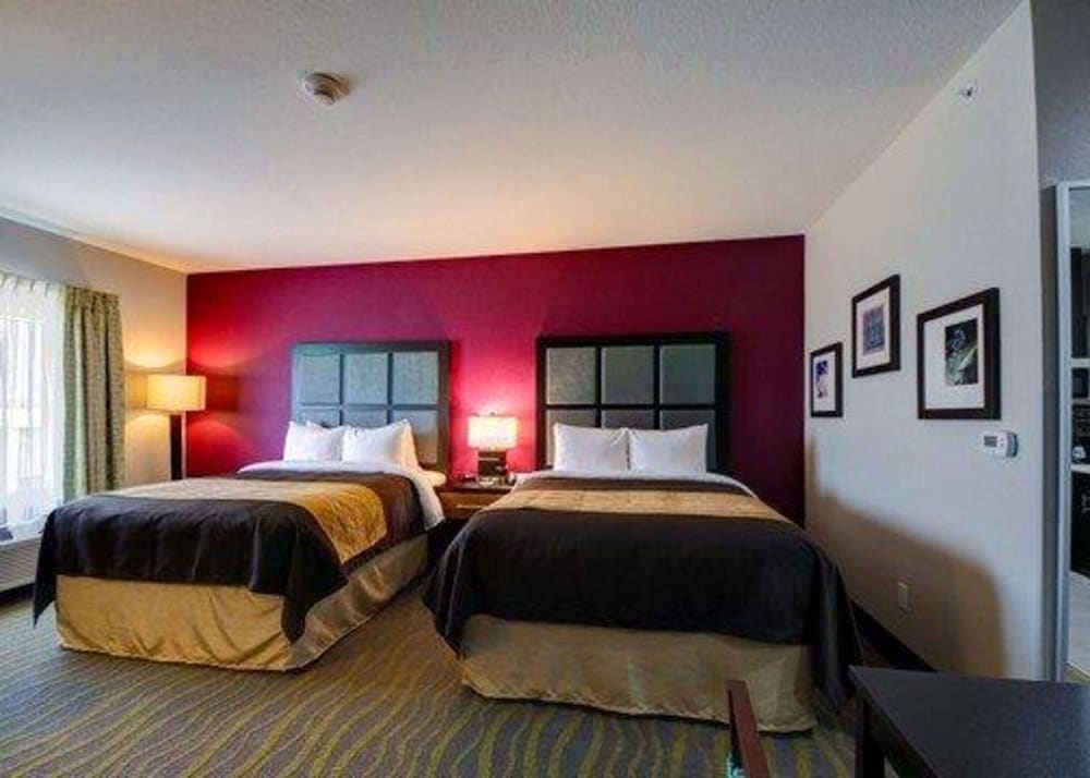 Suite, Multiple Beds, Accessible, Non Smoking (Efficiency) photo 2