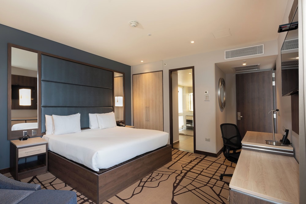 Suite, 1 King Bed, Balcony photo 2