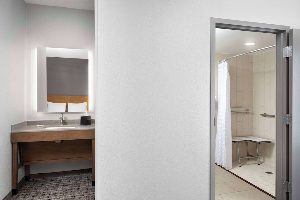 Room, 1 King Bed, Accessible (with Shower) - Photo 9
