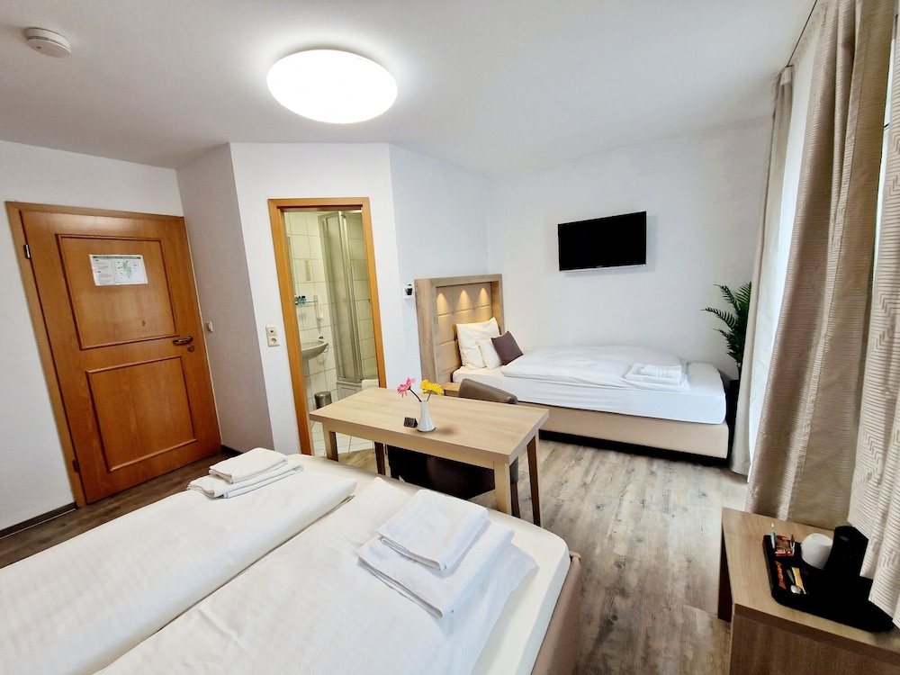 Triple Room, Private Bathroom - Photo 2