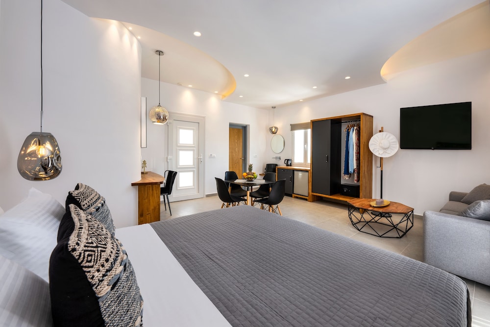 Queen Suite with Spa Bath