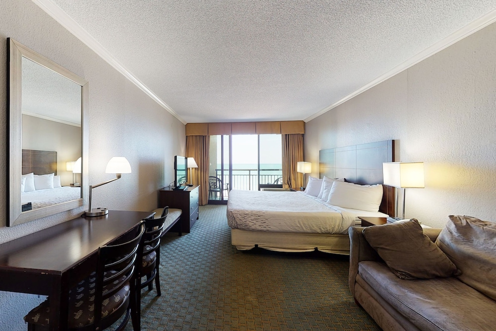 Room (Studio, King Bed, Oceanfront) photo 1