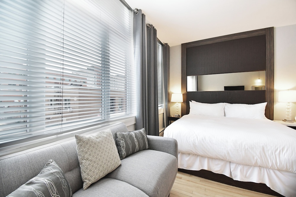 Junior Suite, 1 King Bed, Bathtub