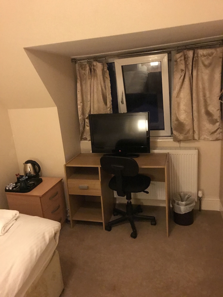 Single Room, Shared Bathroom photo 3
