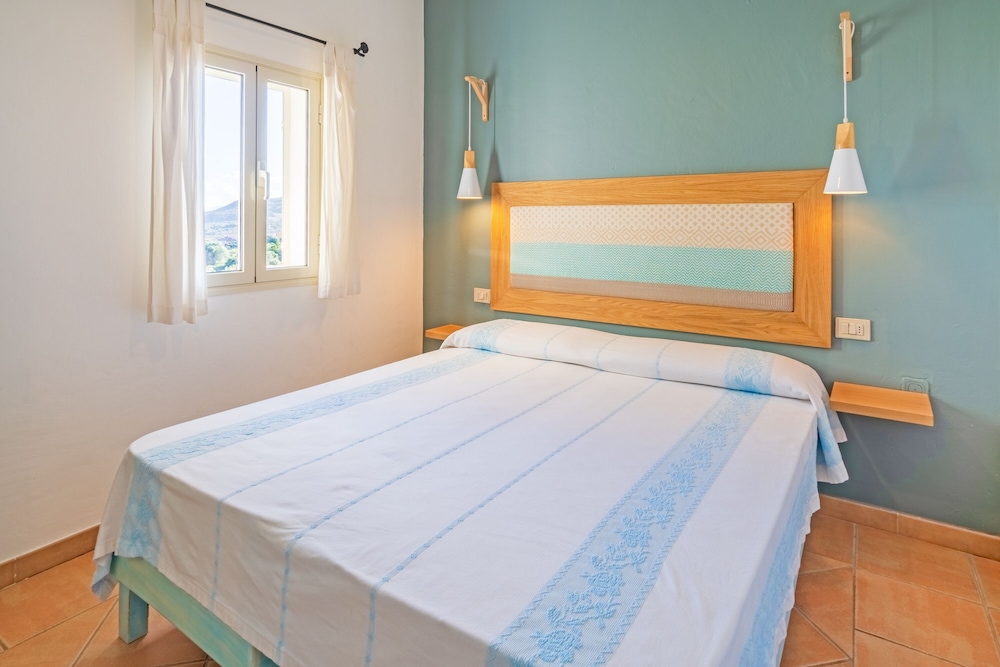 Apartment, 2 Bedrooms, Sea View - Photo 2