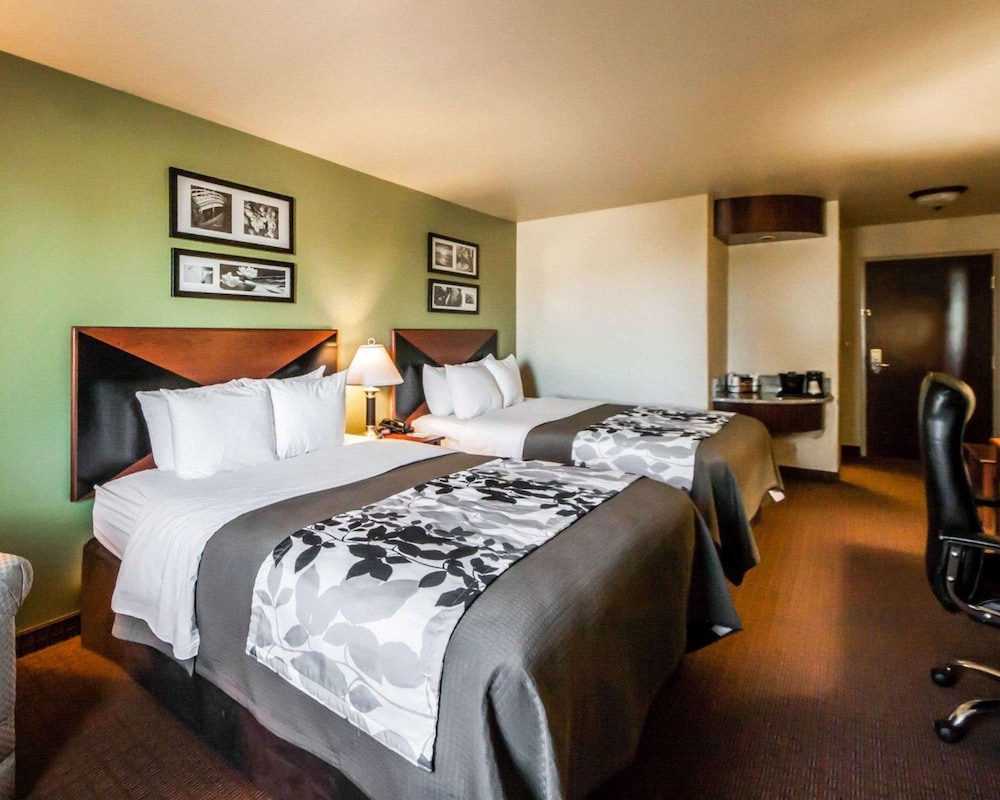 Standard Room, 2 Queen Beds, Non Smoking - Photo 2
