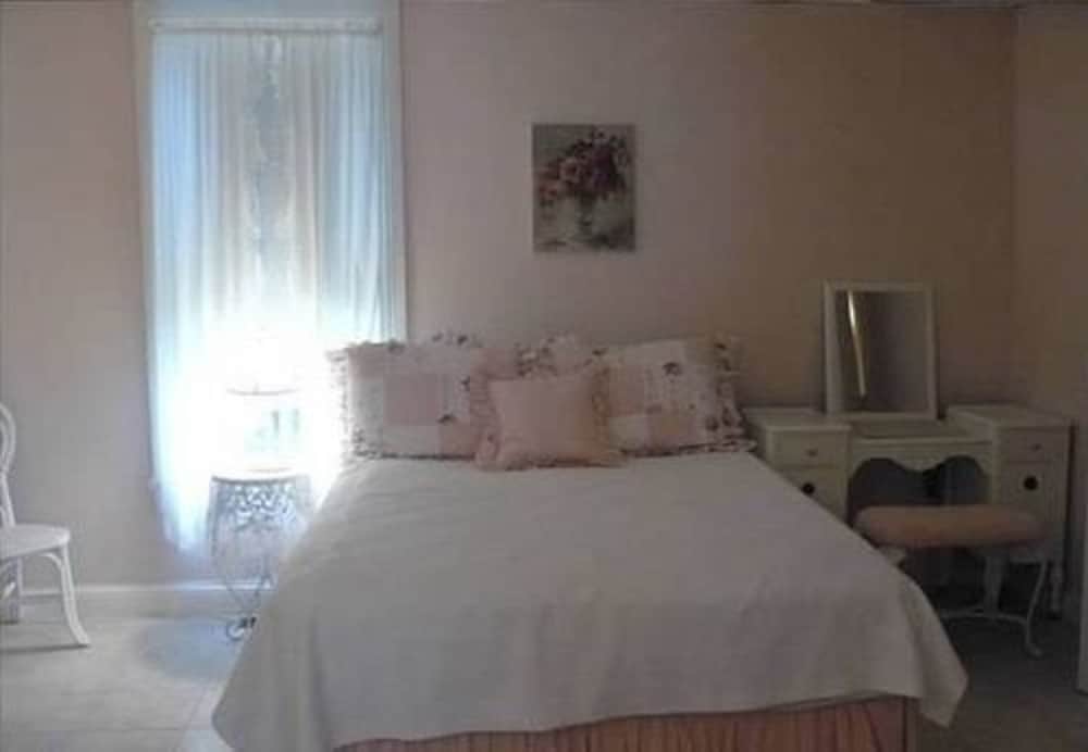 House, Private Bathroom (Large Guest House)