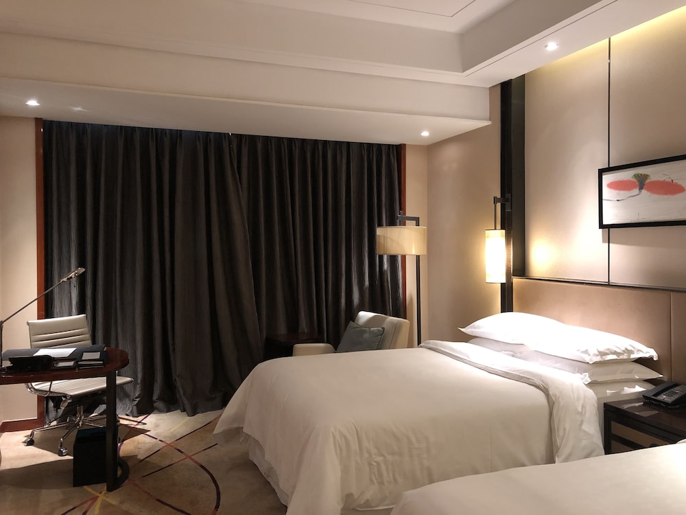 Deluxe Room, 2 Twin Beds photo 2
