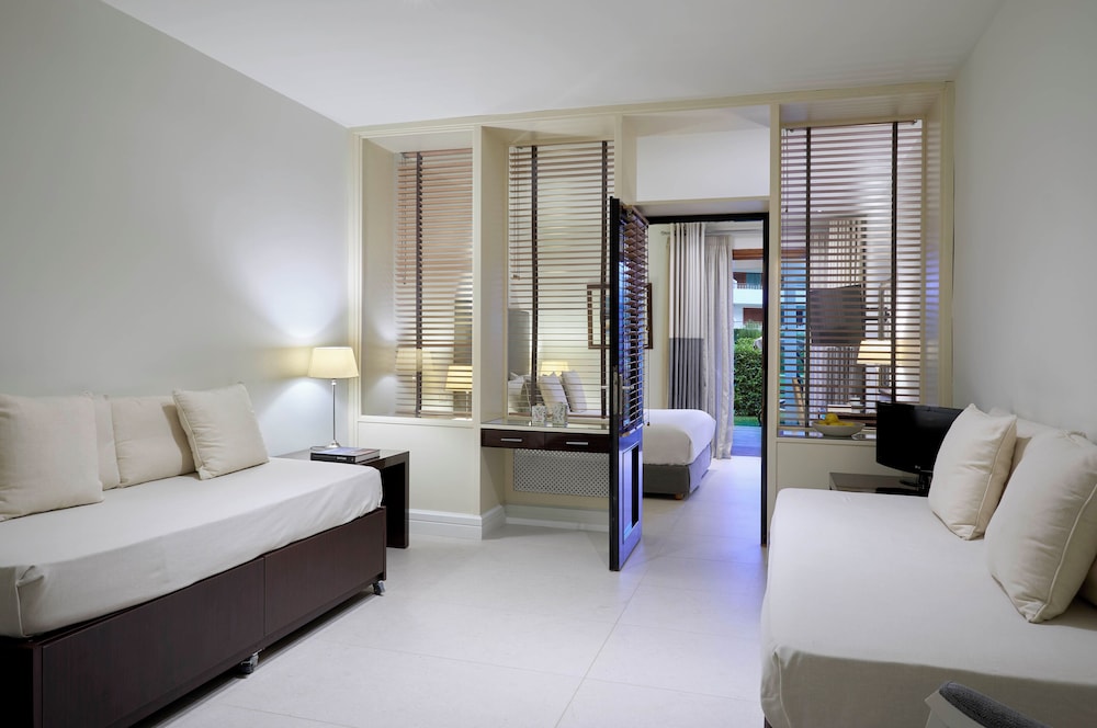 Family Room, Balcony, Garden Area (Deluxe)